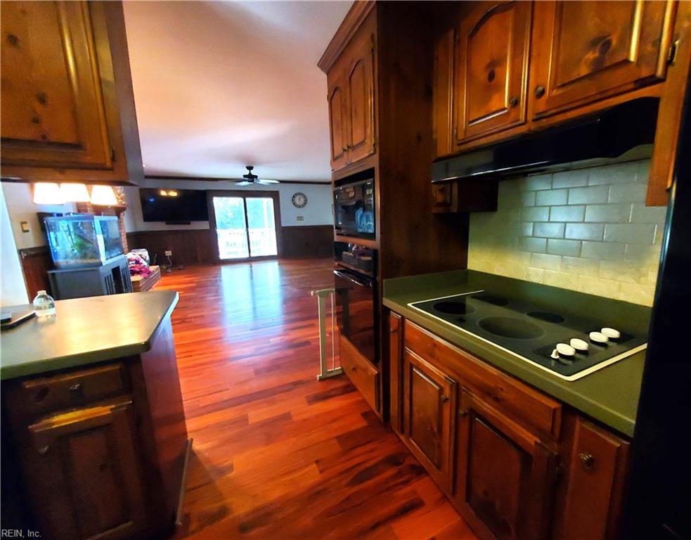 105 Loxley LN