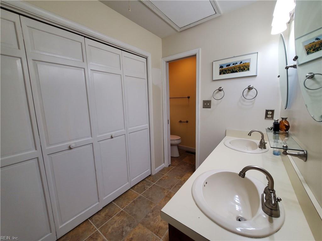 105 Loxley LN
