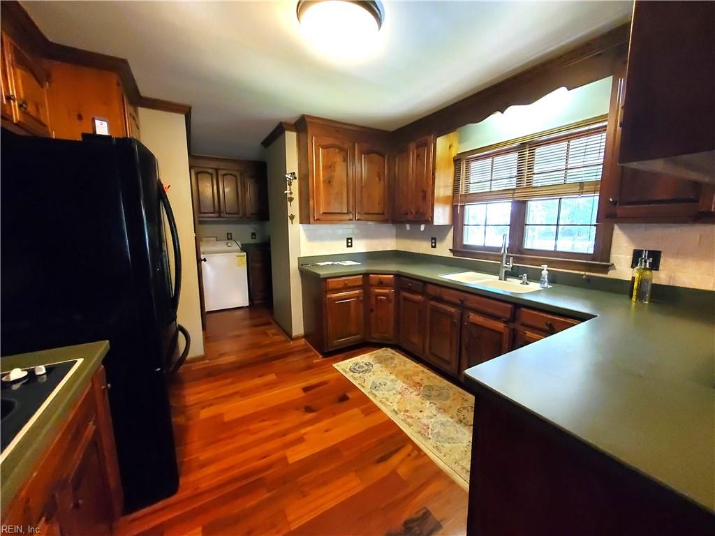 105 Loxley LN