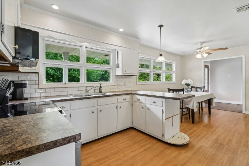 21 Wayside Ln