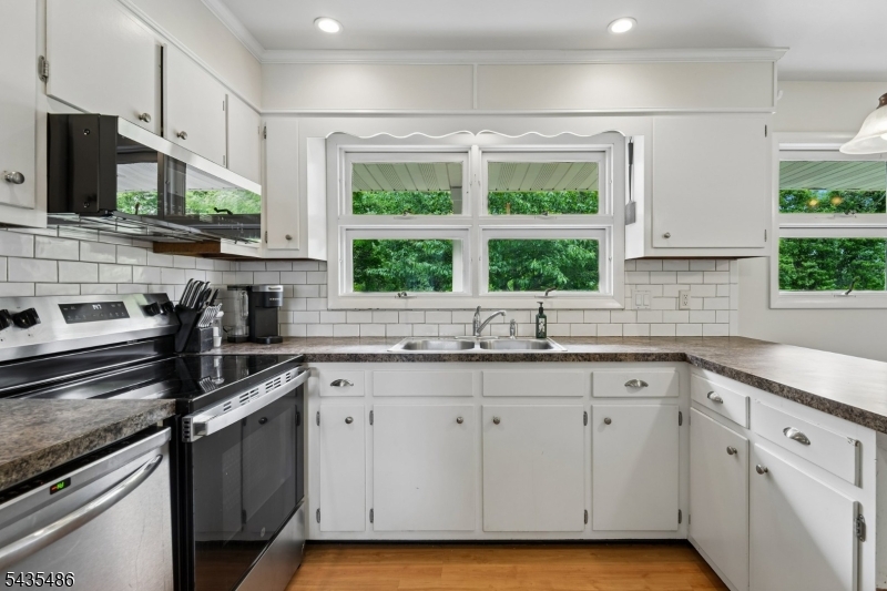 21 Wayside Ln