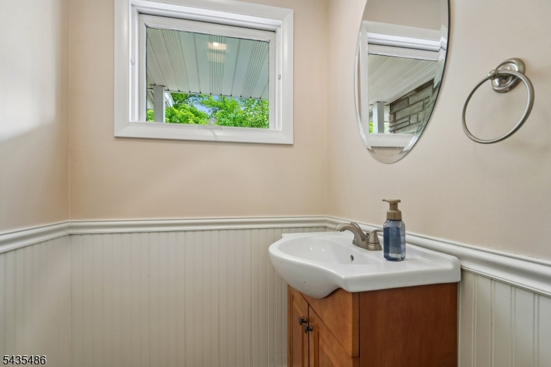 21 Wayside Ln