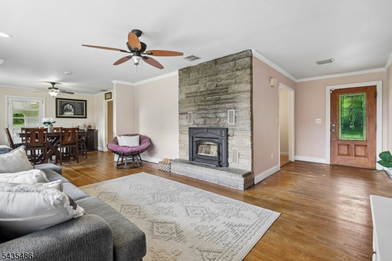 21 Wayside Ln