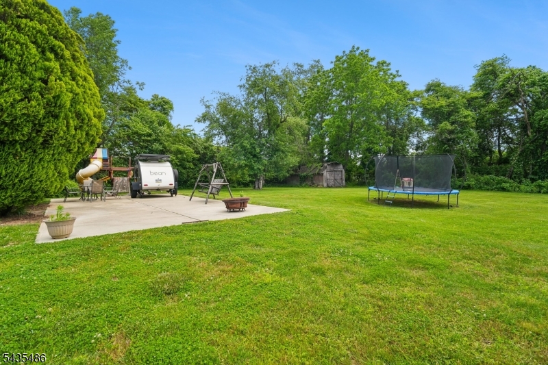 21 Wayside Ln
