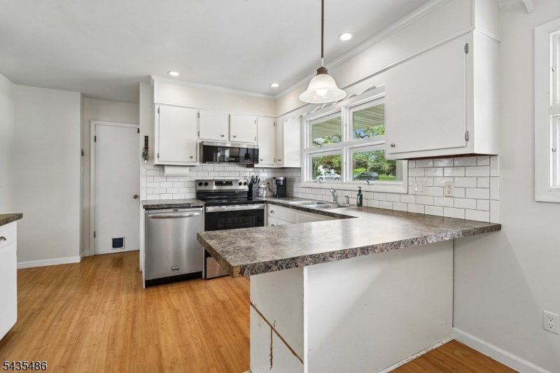 21 Wayside Ln