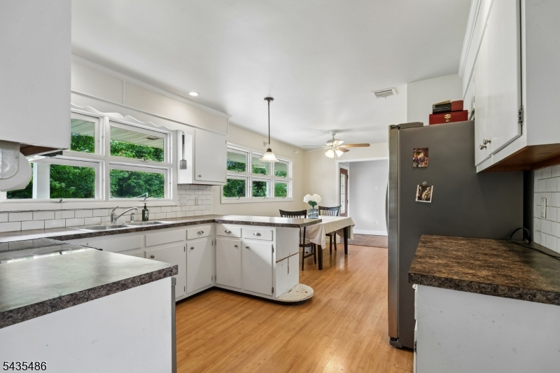 21 Wayside Ln