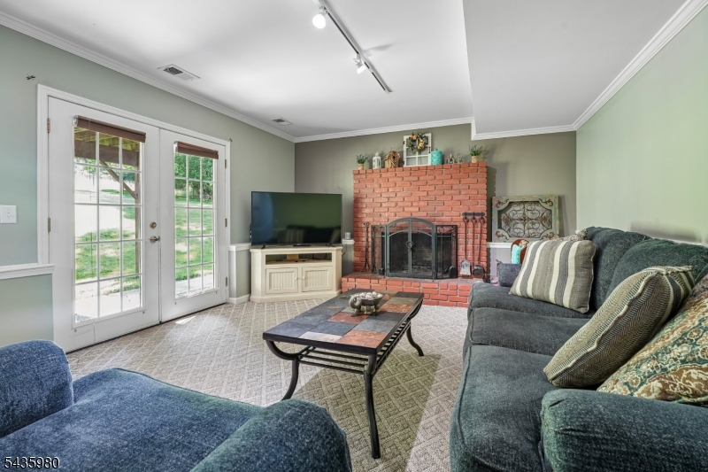 16 Old Mountain Rd