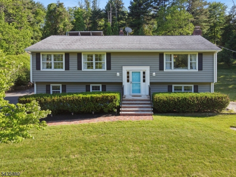 16 Old Mountain Rd