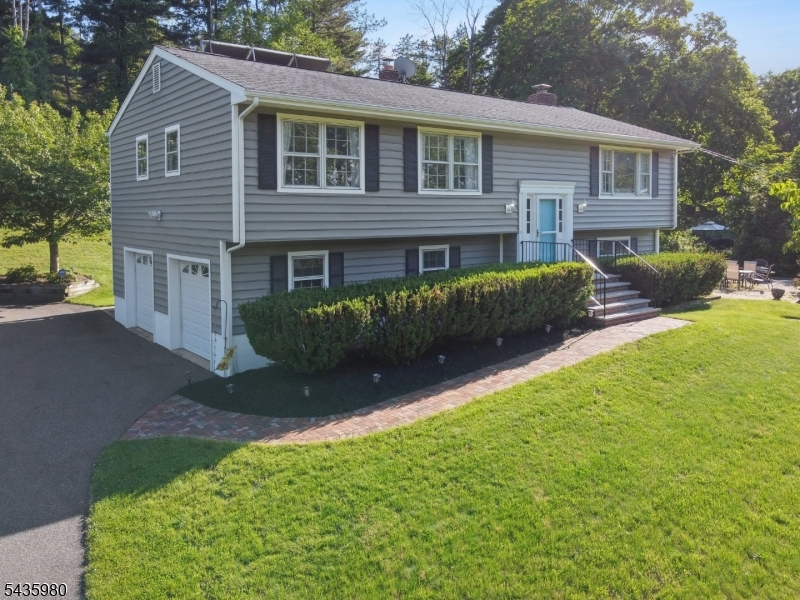 16 Old Mountain Rd