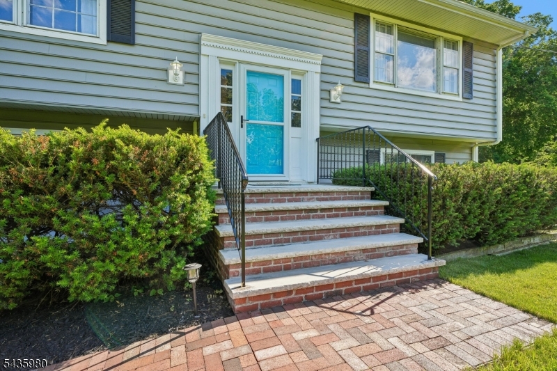 16 Old Mountain Rd