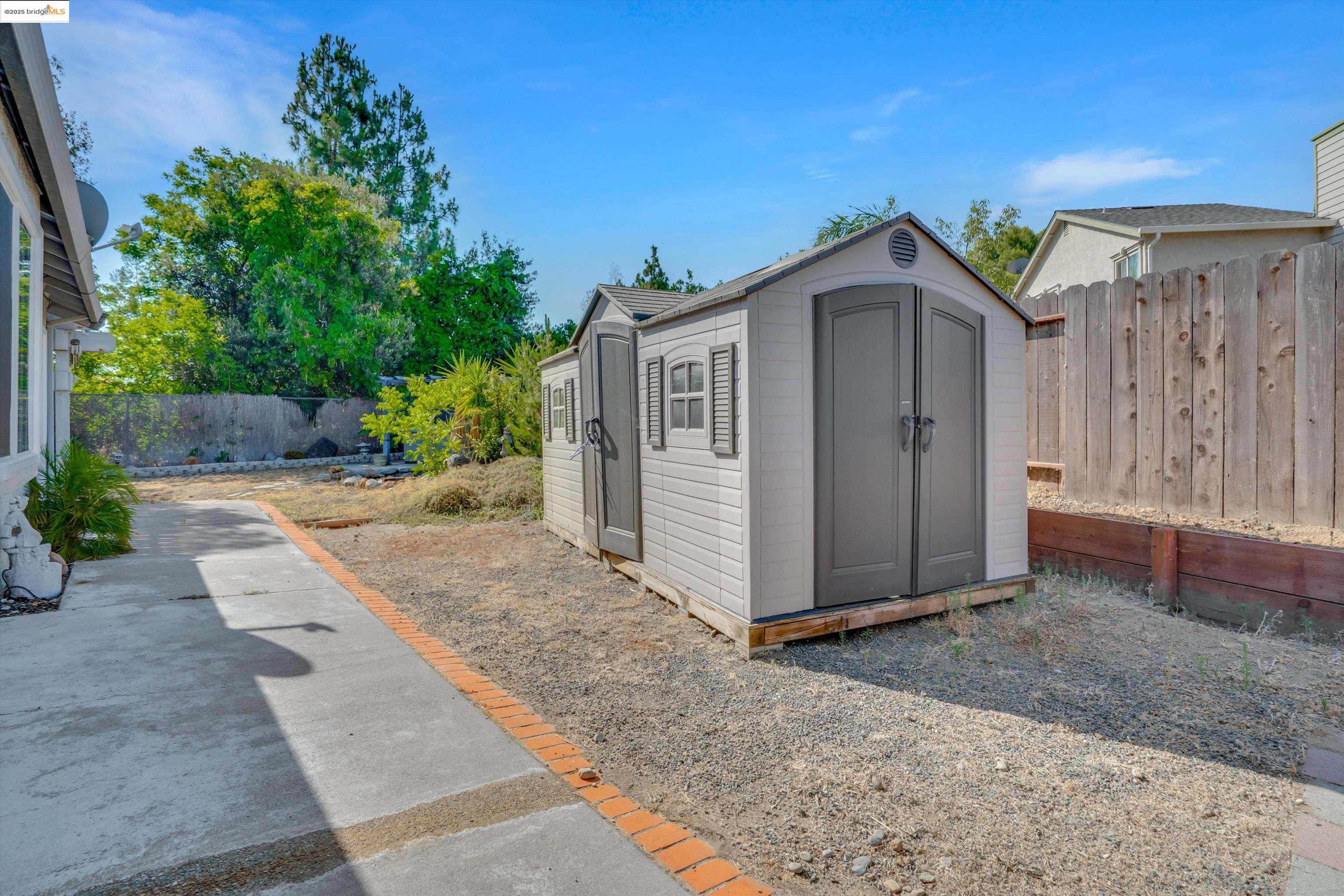 2921 Honeysuckle Cir