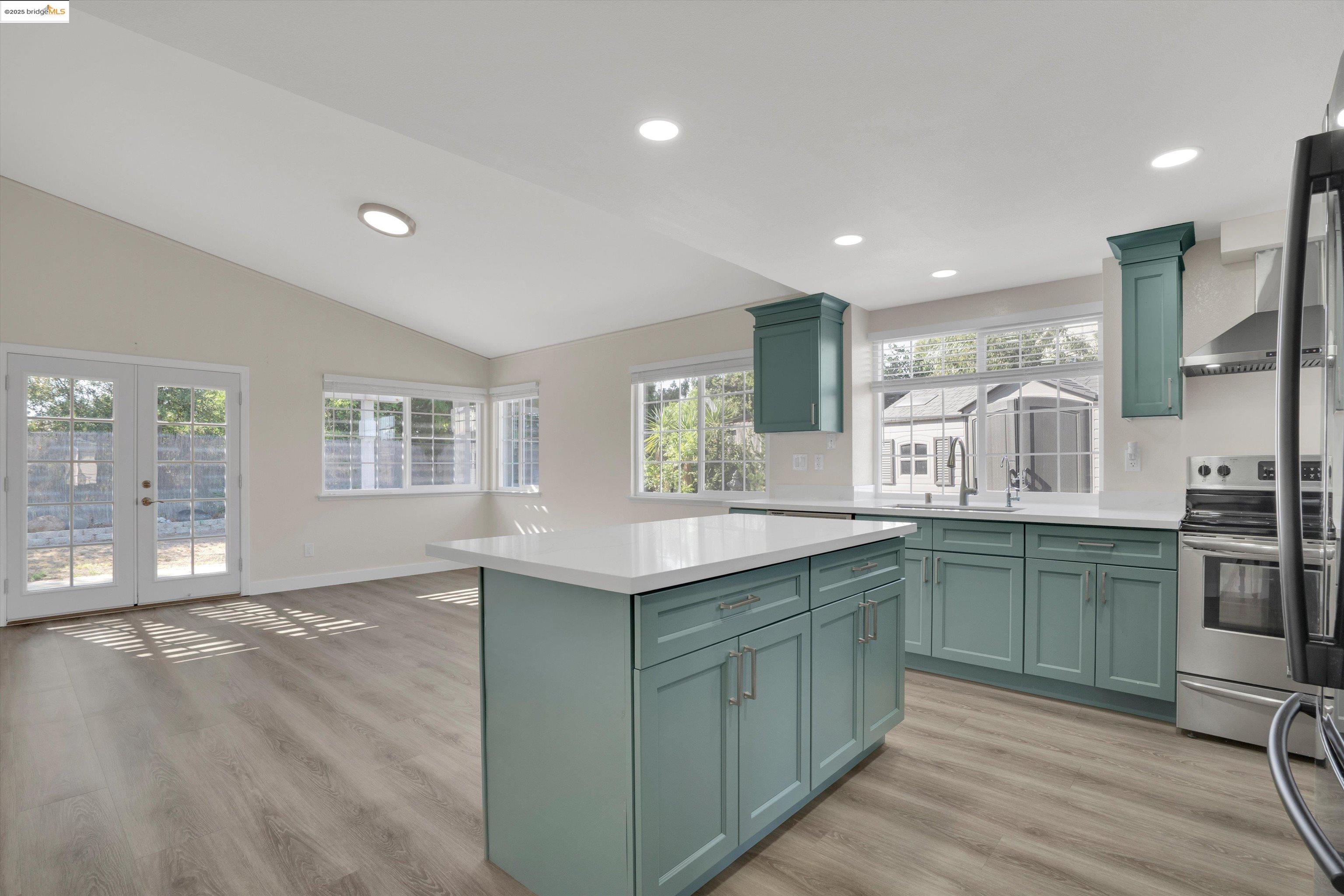 2921 Honeysuckle Cir