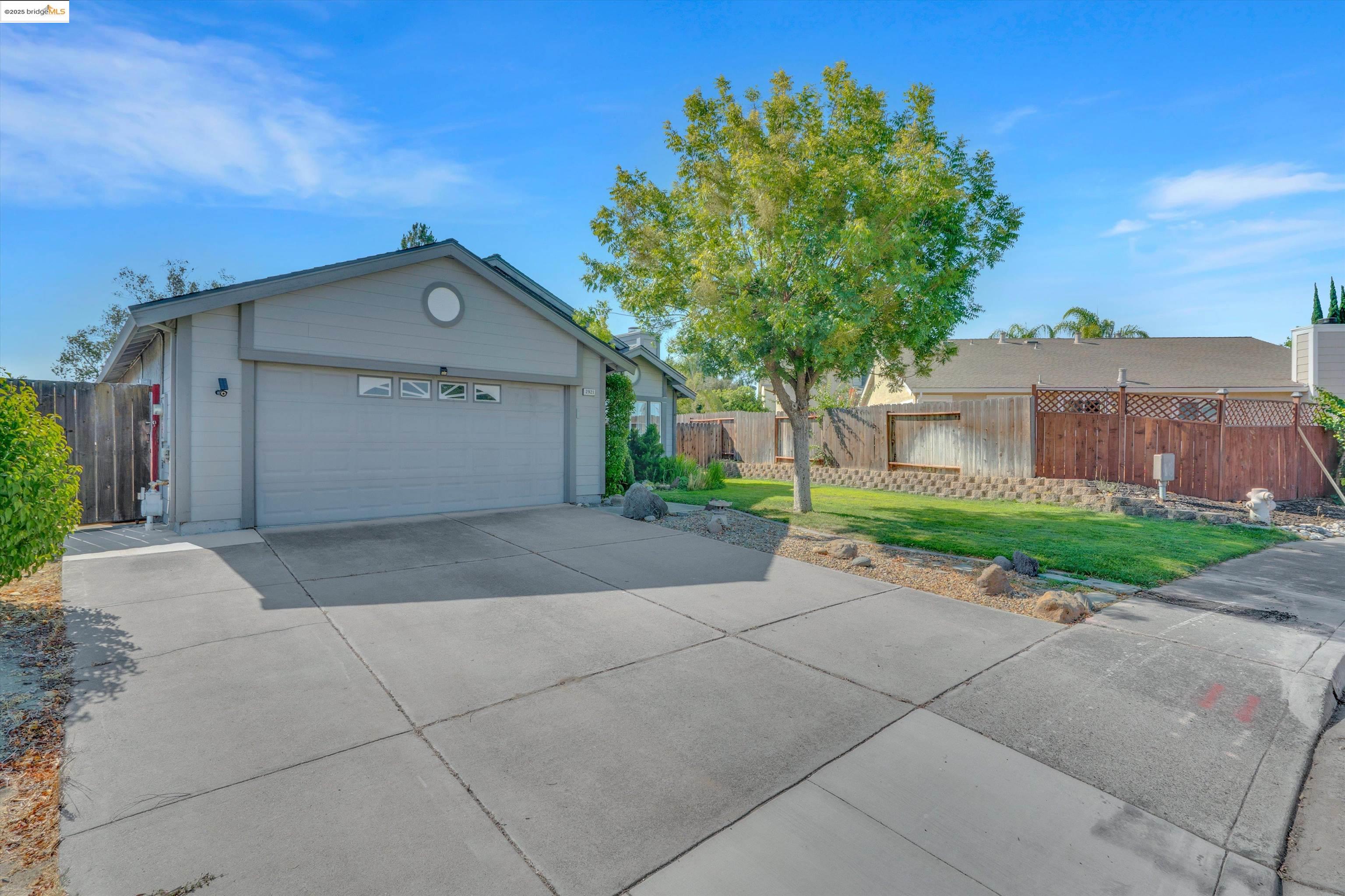 2921 Honeysuckle Cir