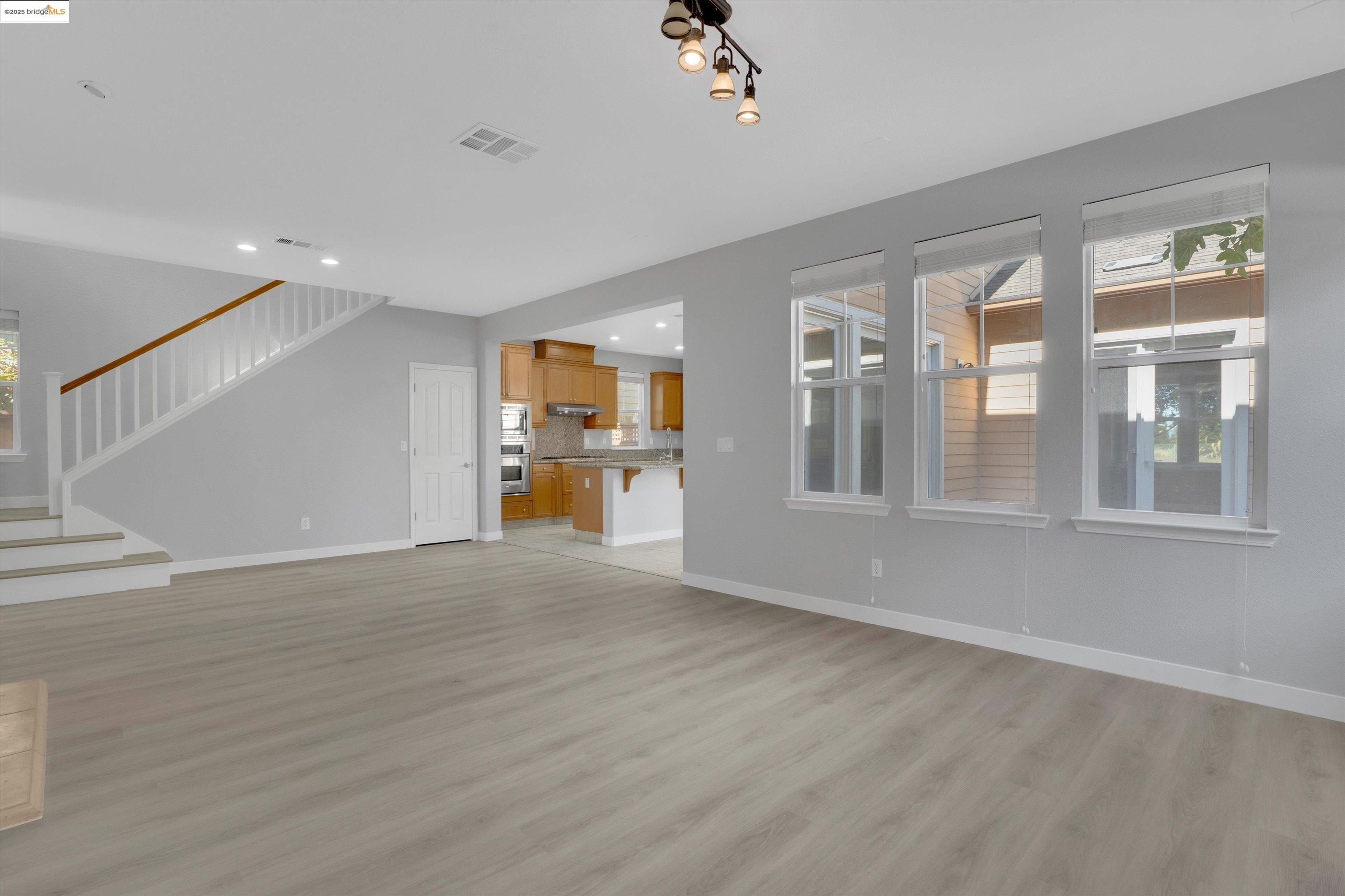 1002 Flagship Dr