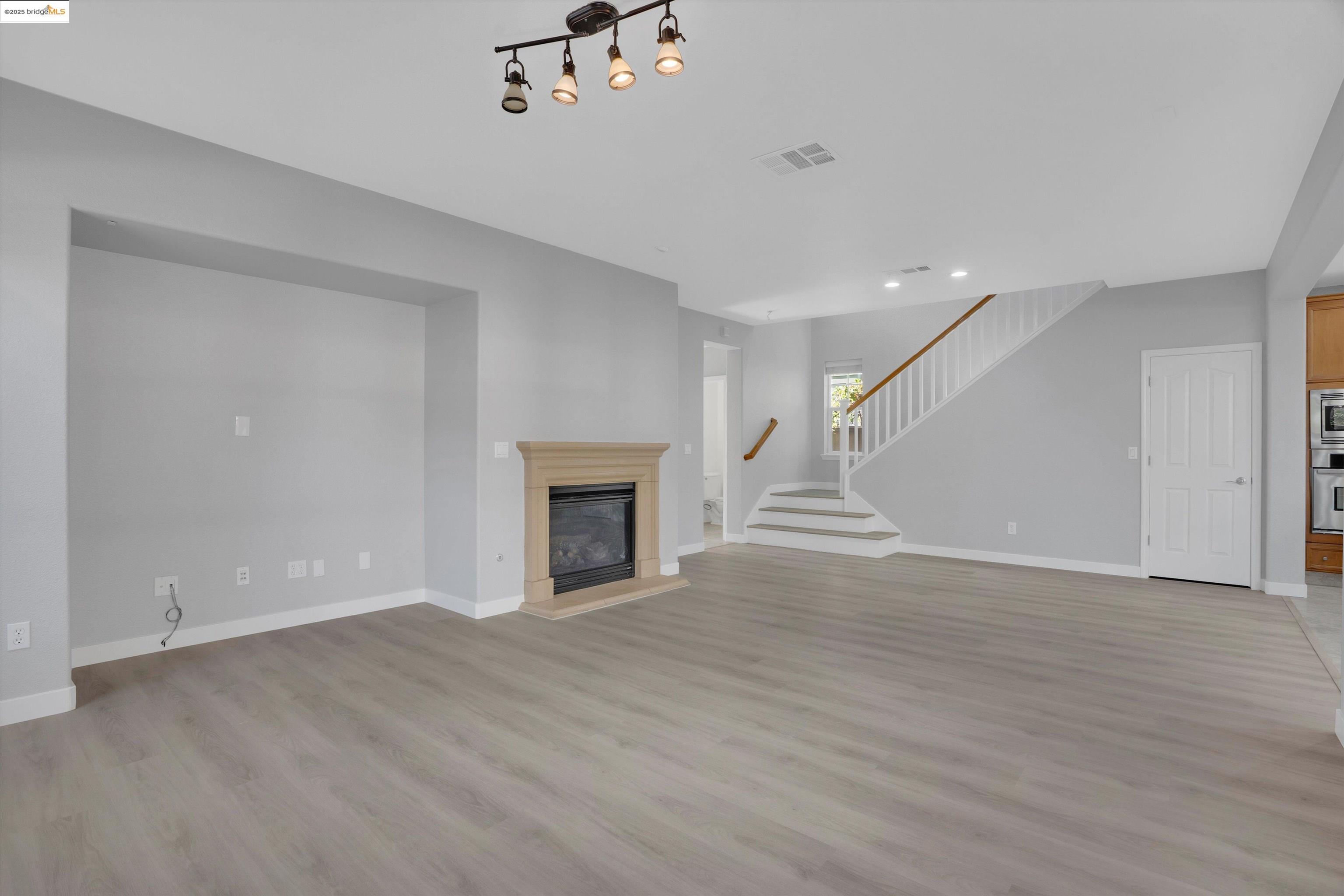 1002 Flagship Dr