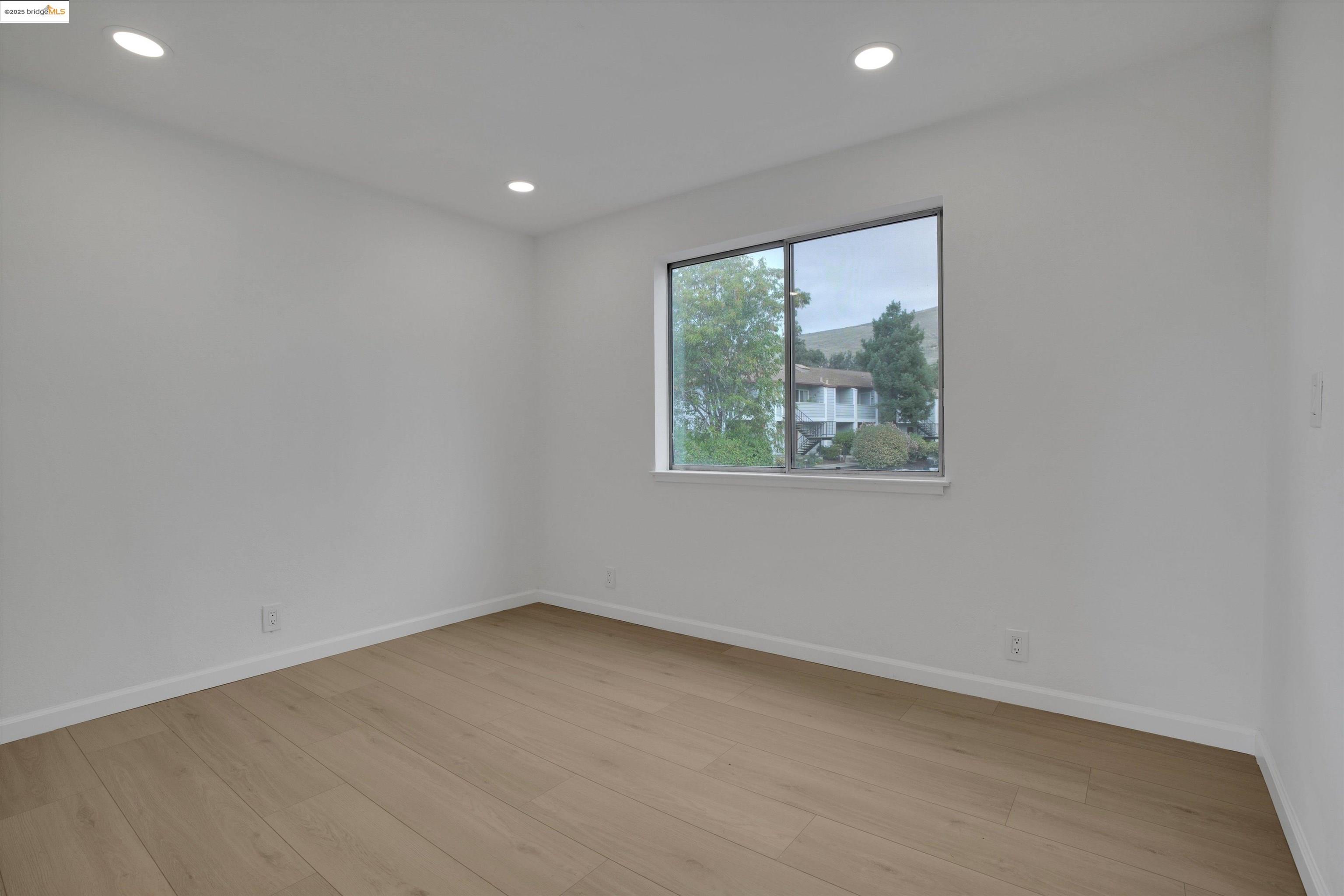 29621 Red Oak Ct # 6