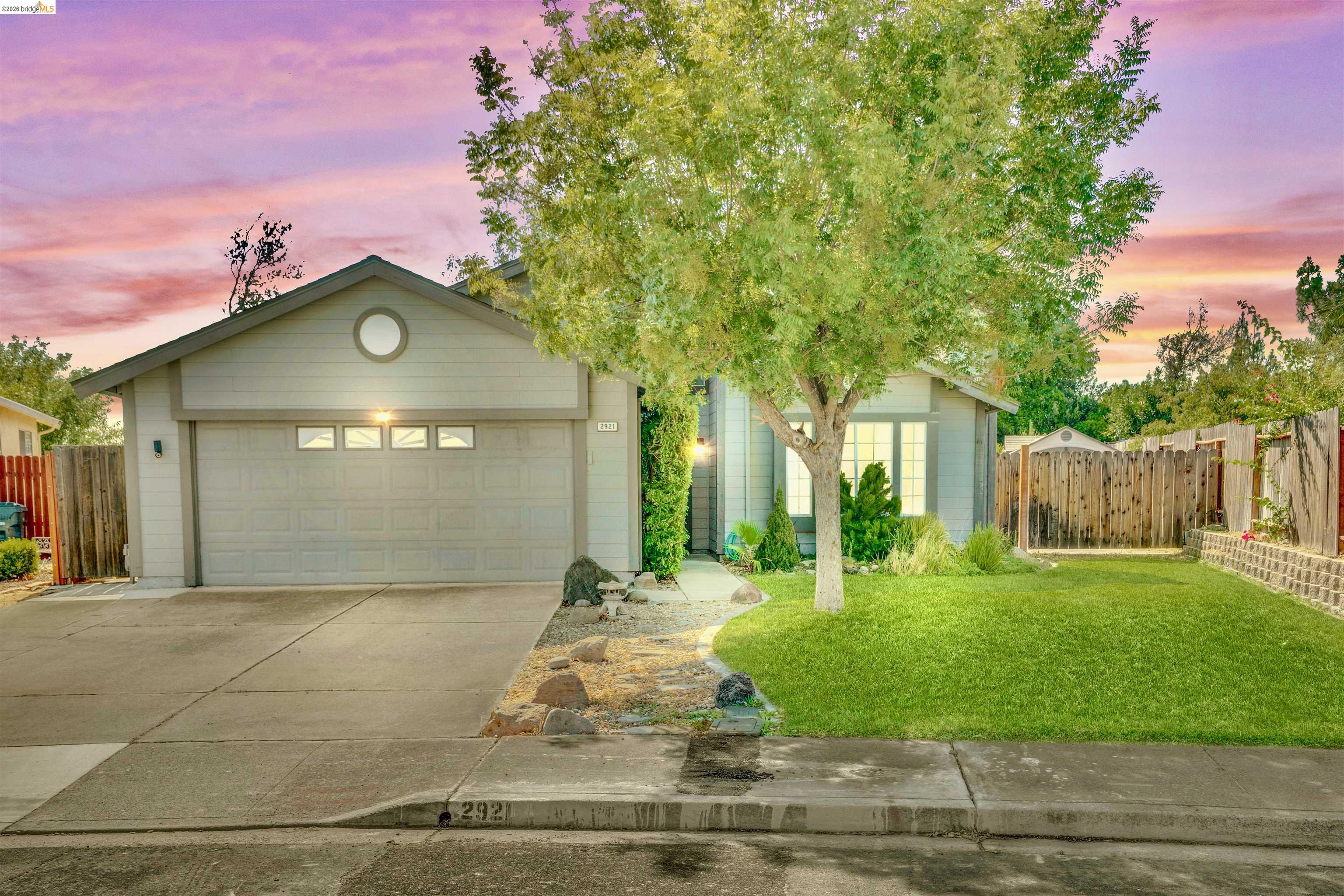 2921 Honeysuckle Cir