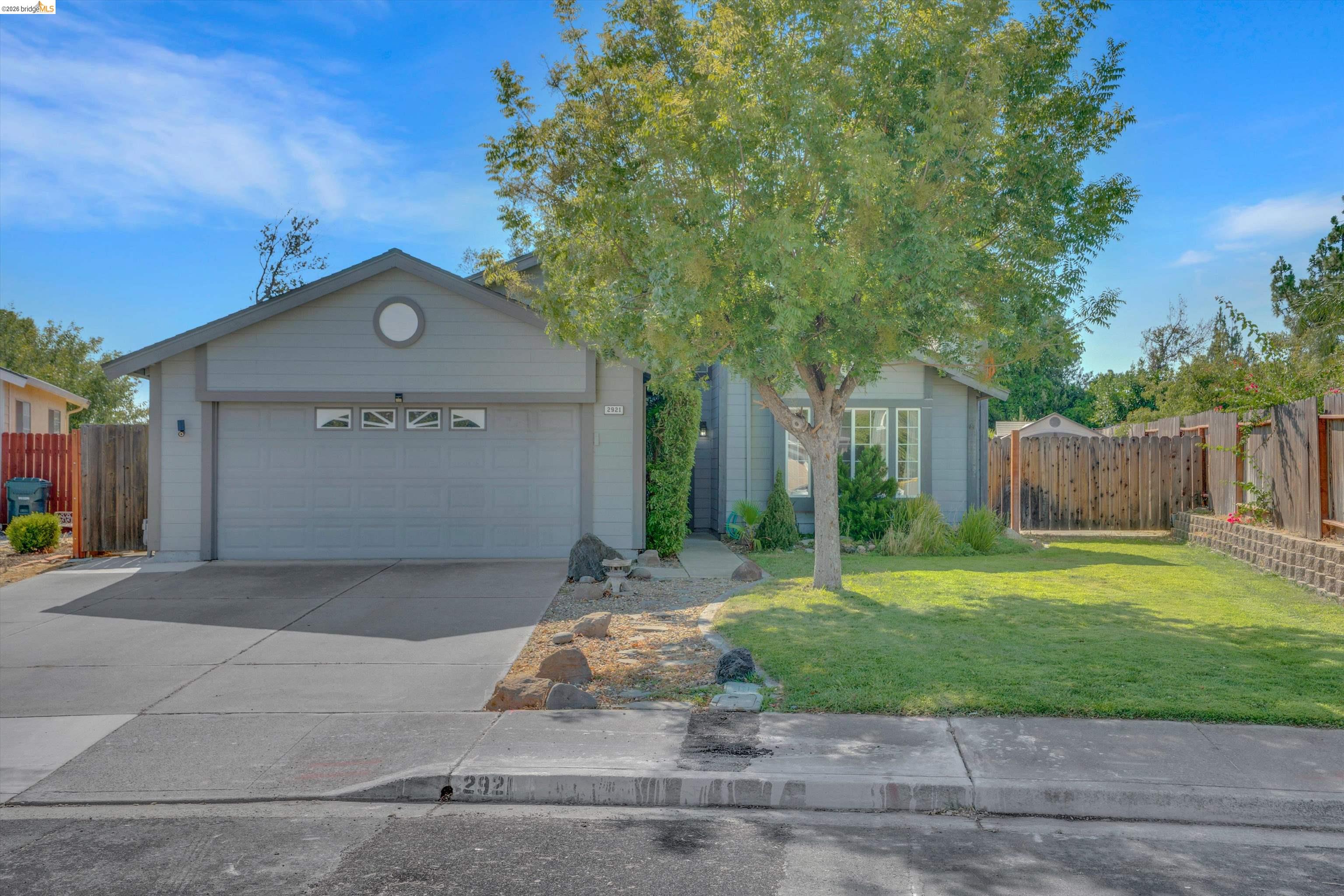 2921 Honeysuckle Cir