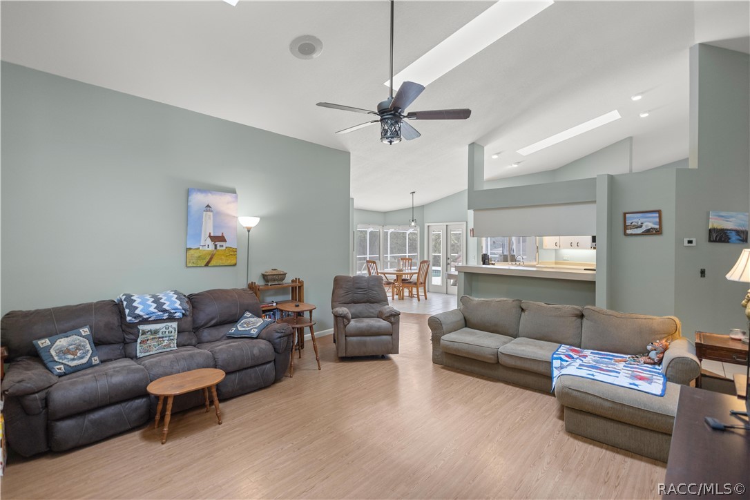 7 Graytwig Court W