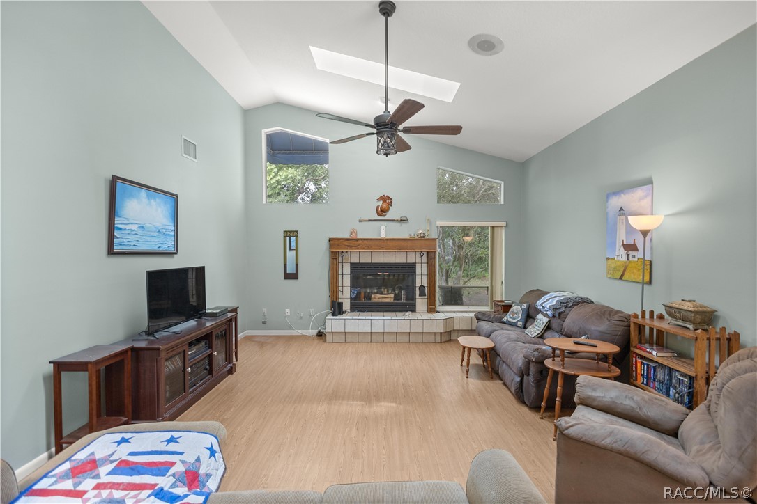 7 Graytwig Court W