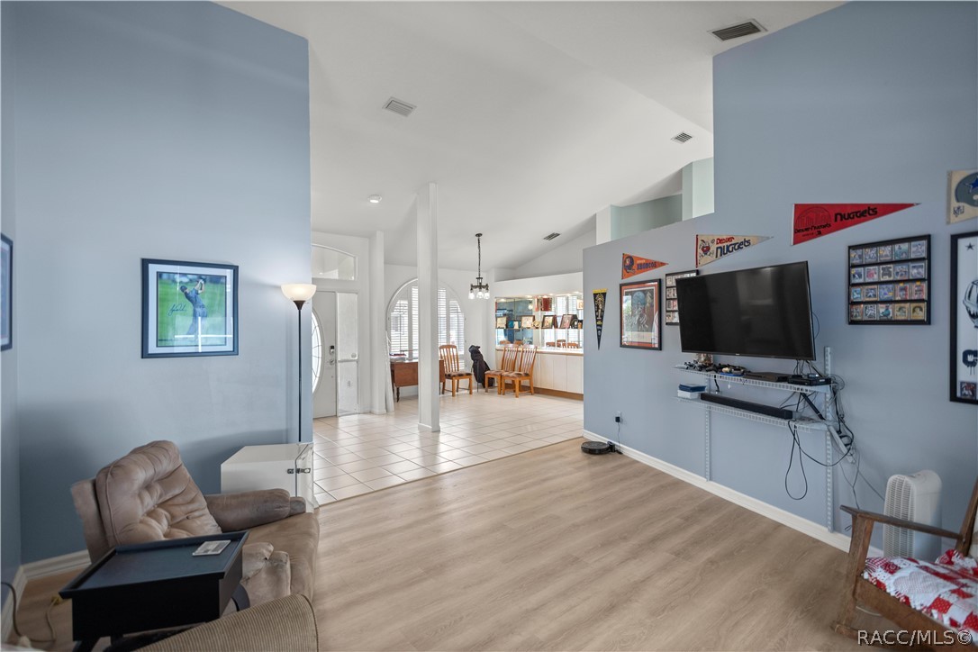 7 Graytwig Court W