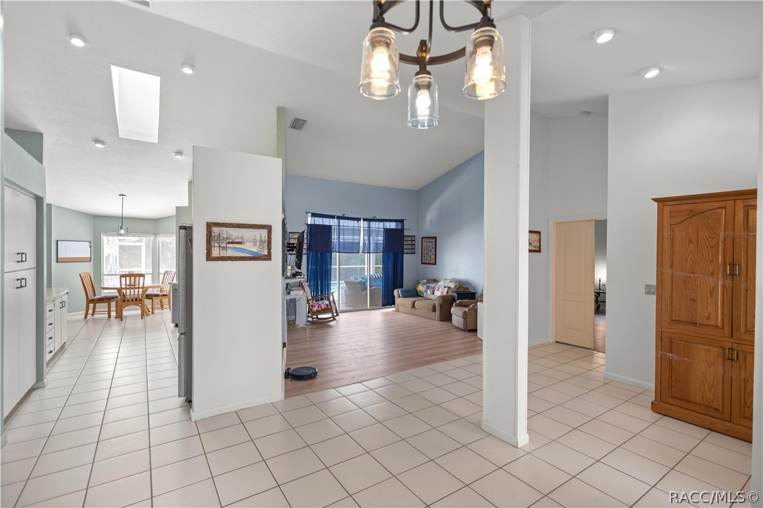 7 Graytwig Court W