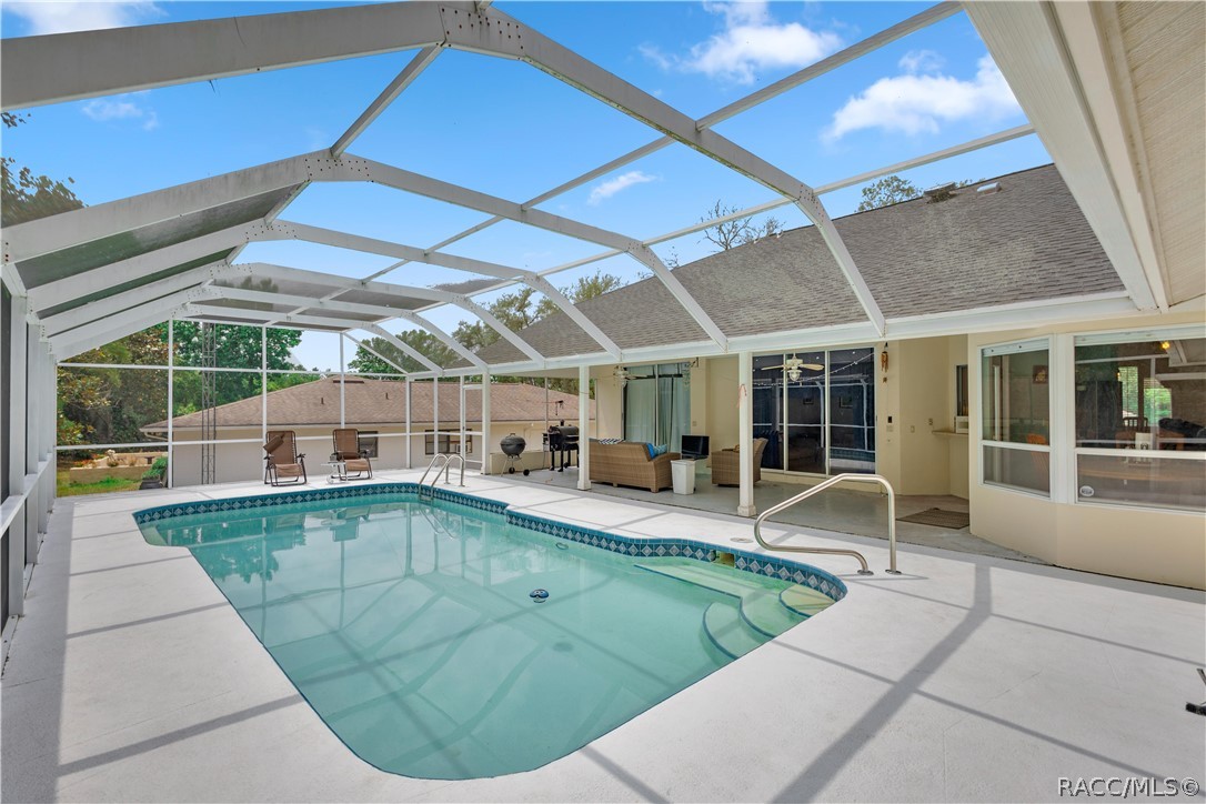 7 Graytwig Court W