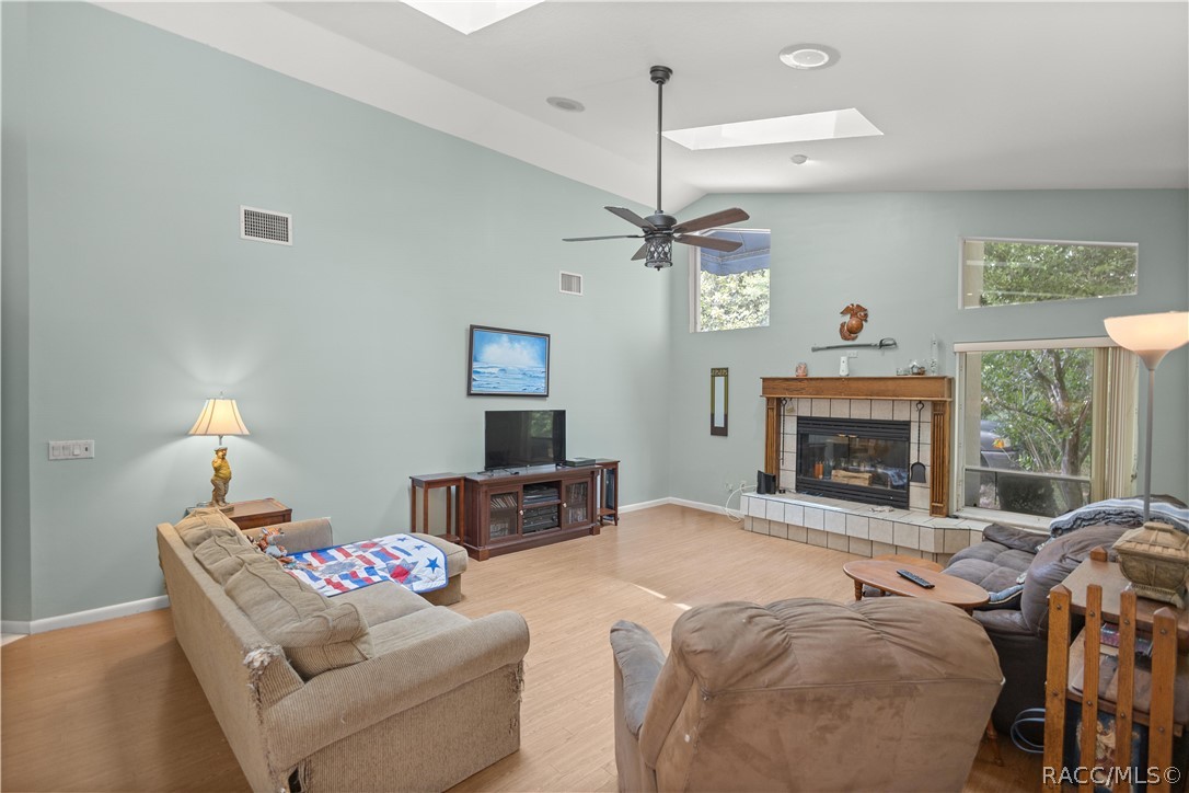 7 Graytwig Court W