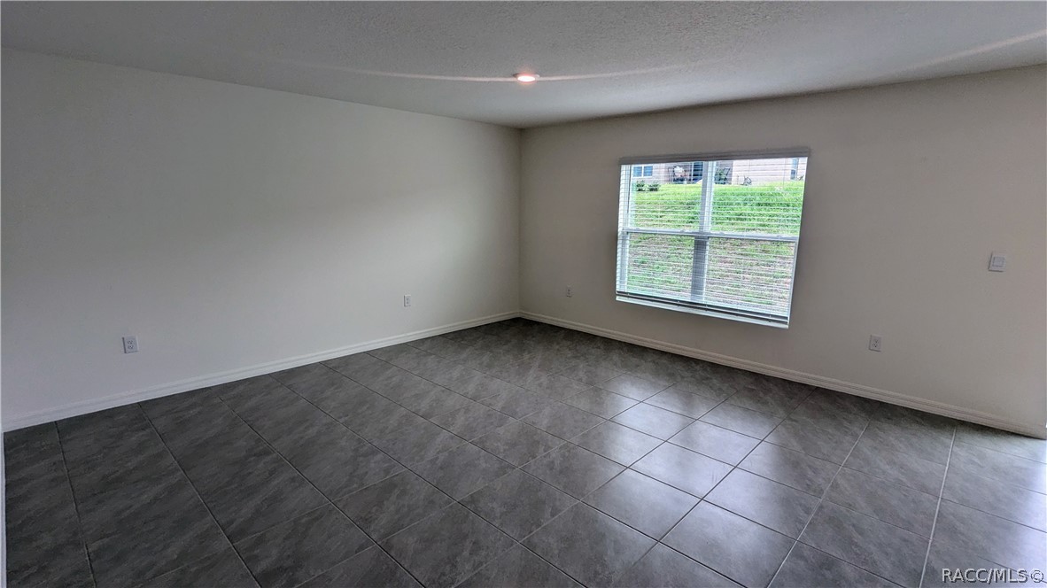 274 W Twisted Oaks Drive