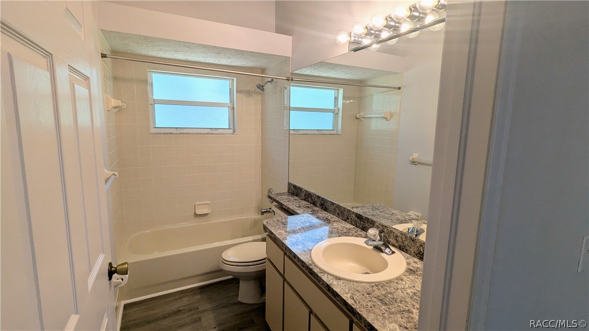 4 Maidenbush Court E