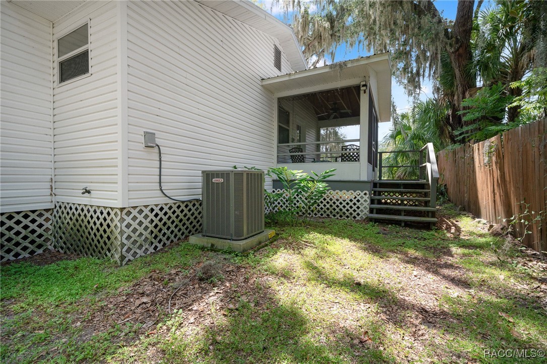 310 W Dampier Street