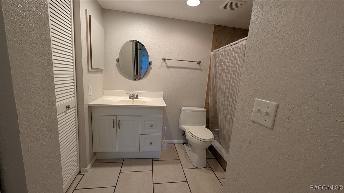 5334 W Customer Court