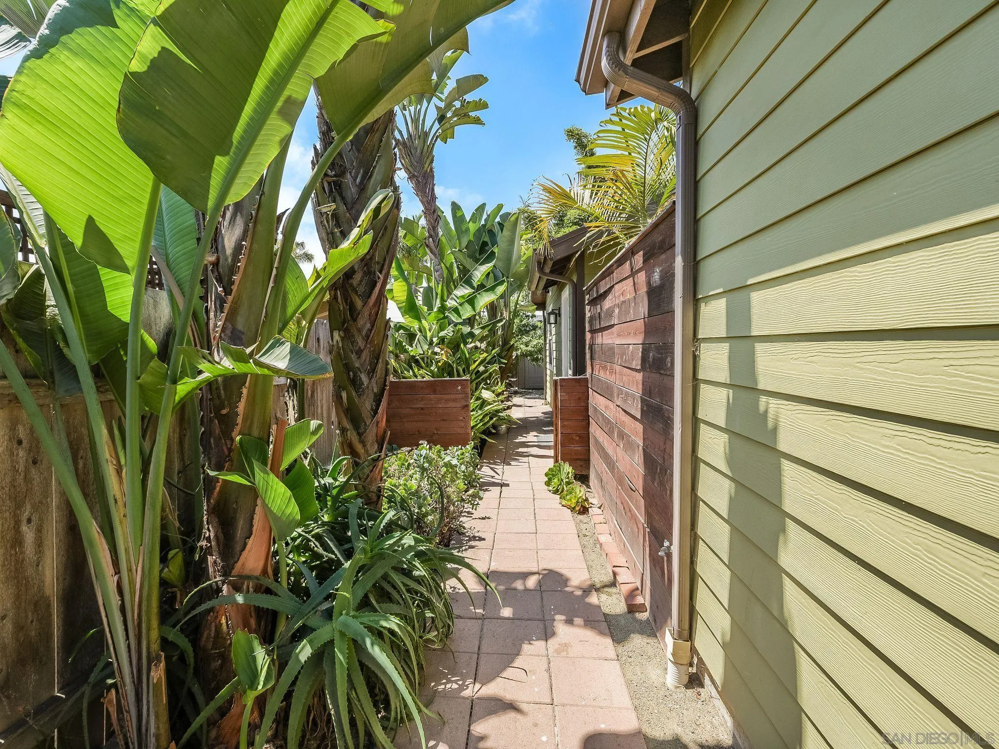1080 Aloha Dr