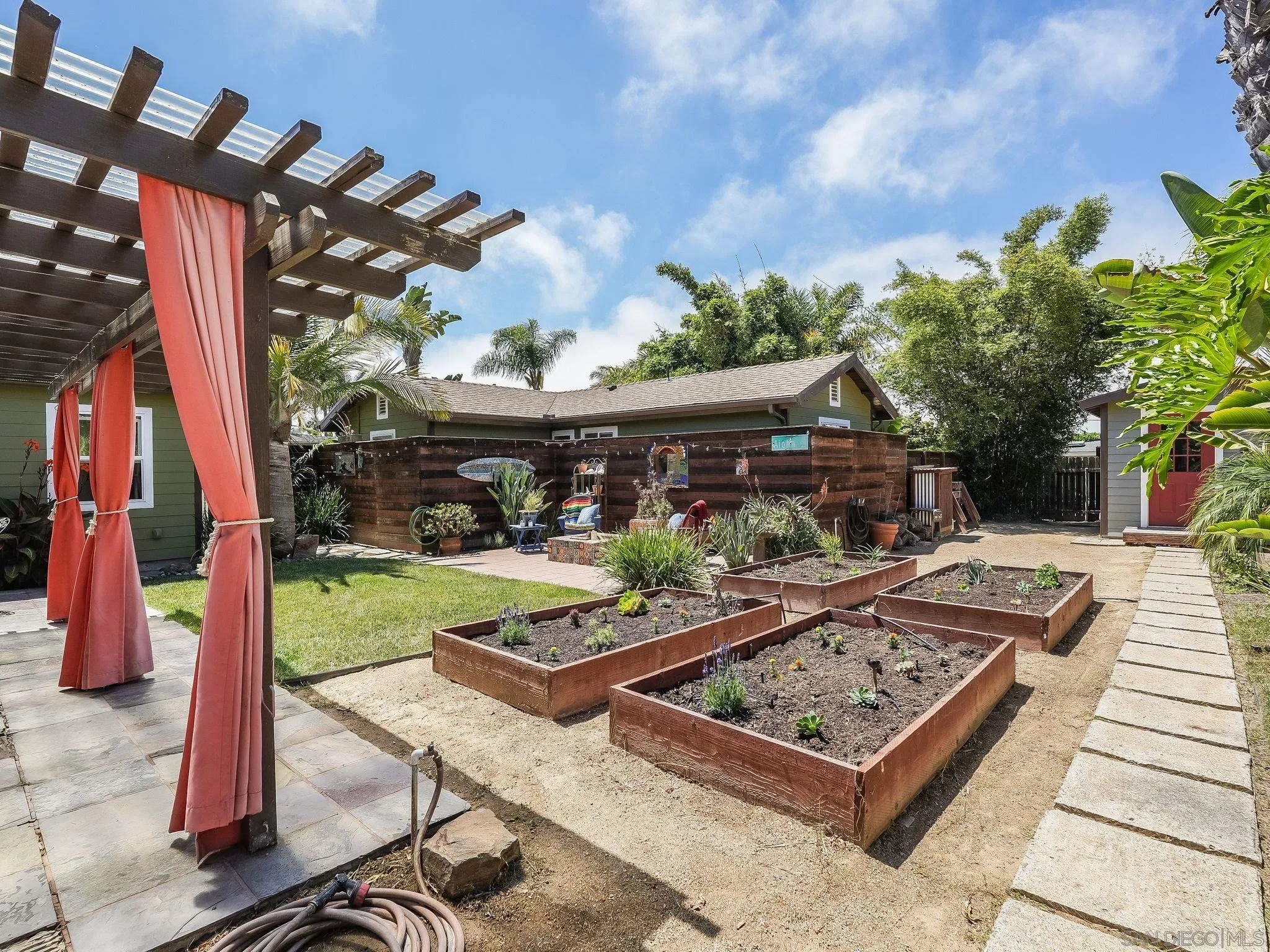 1080 Aloha Dr