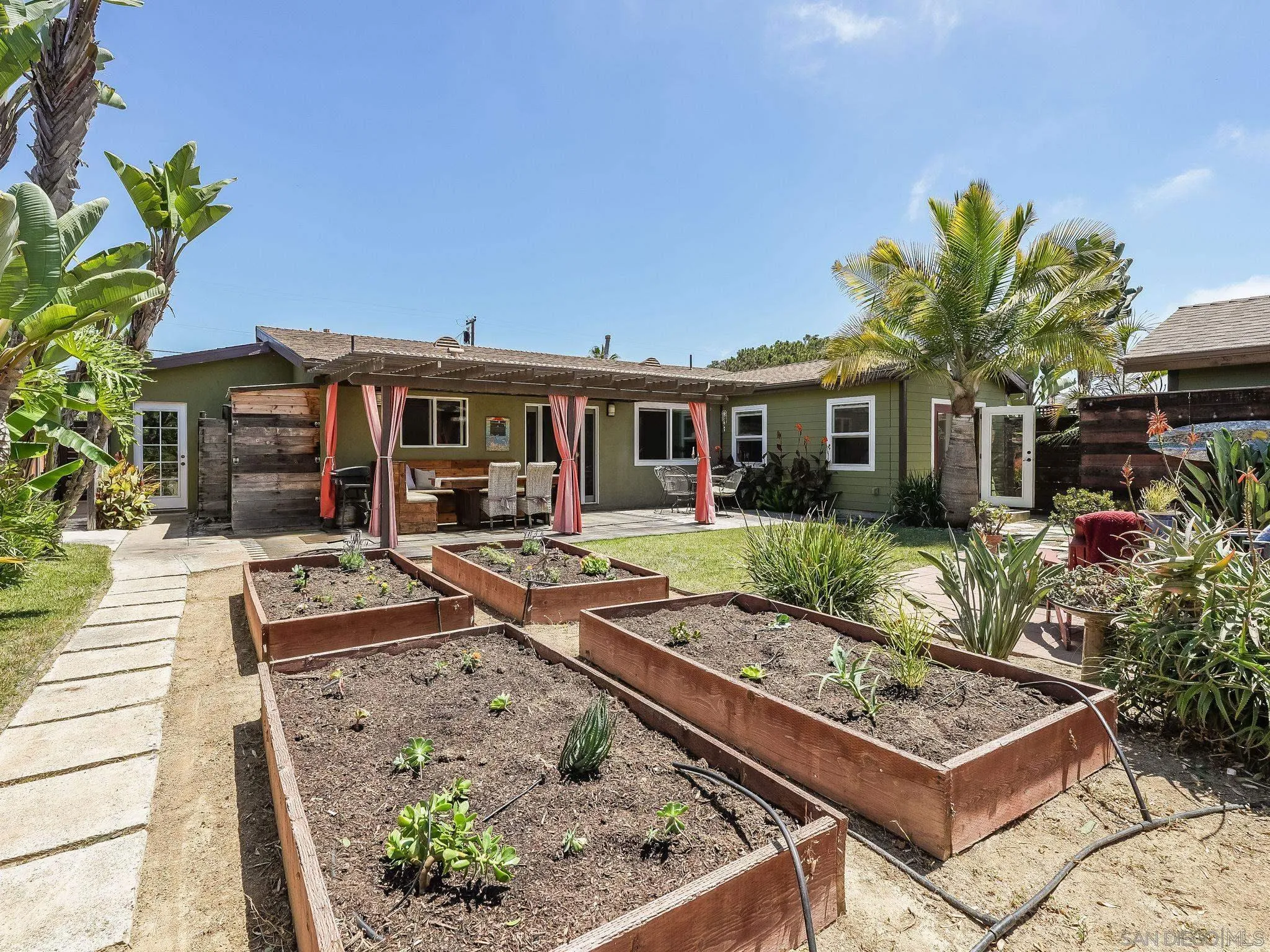 1080 Aloha Dr