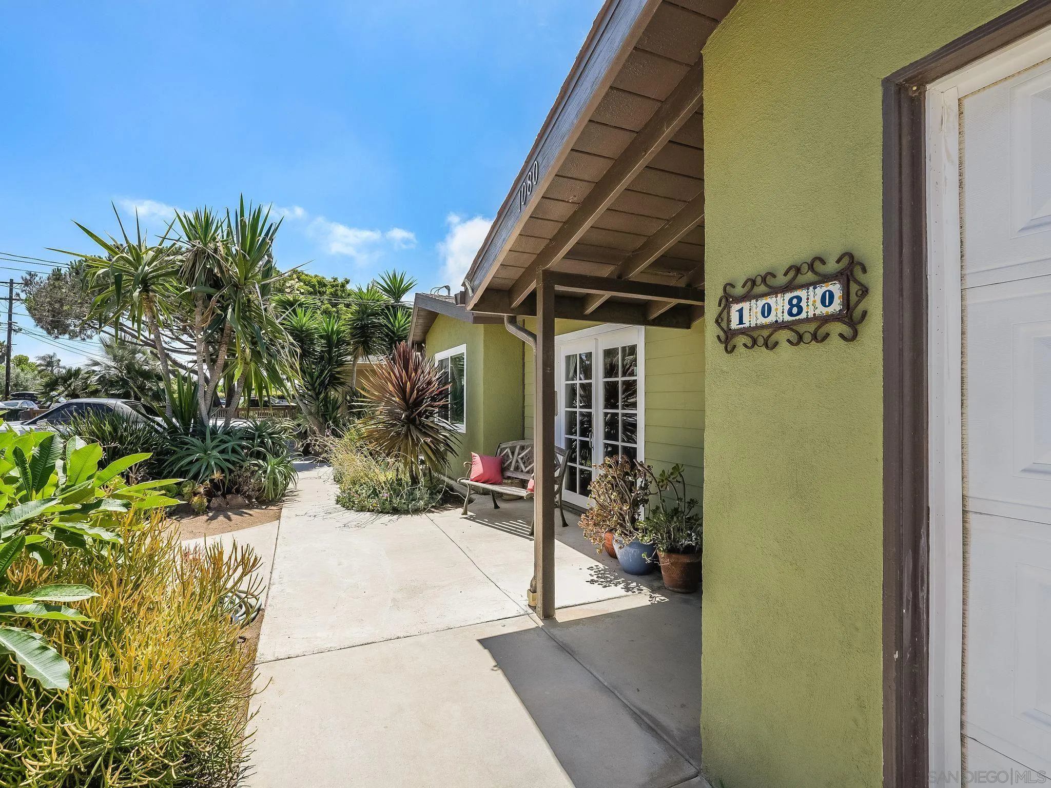 1080 Aloha Dr