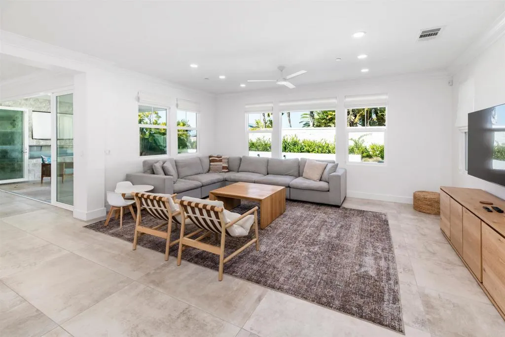 1204 Lanai Court