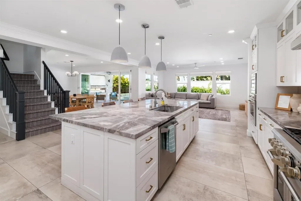 1204 Lanai Court