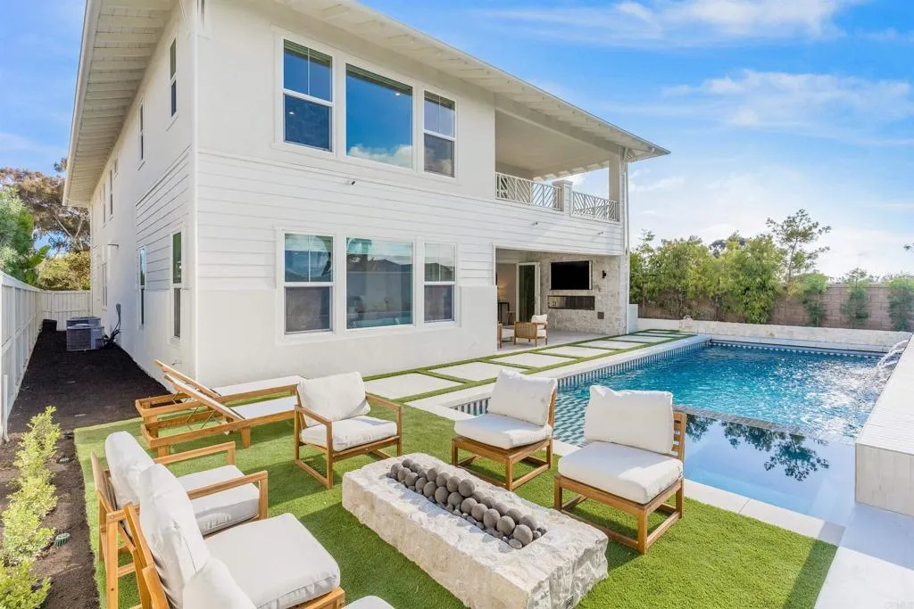 1204 Lanai Court