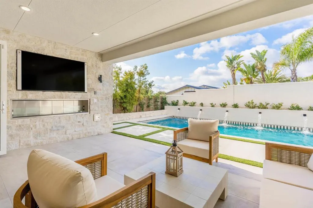 1204 Lanai Court