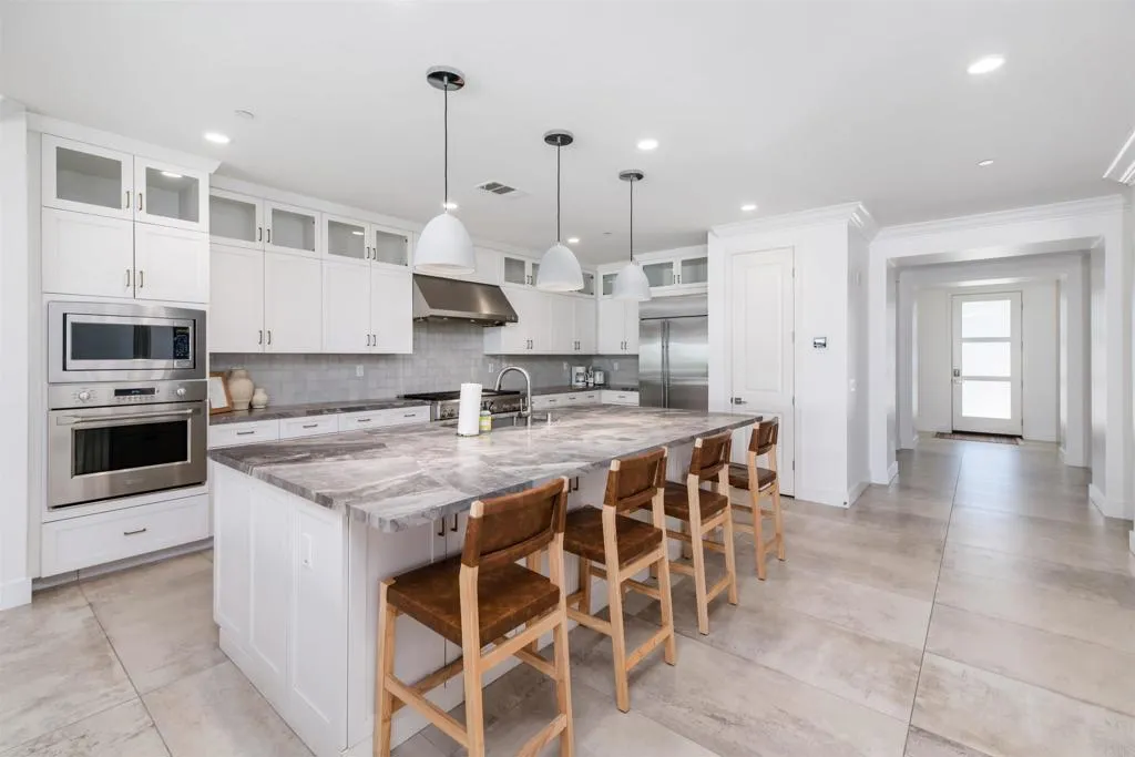 1204 Lanai Court