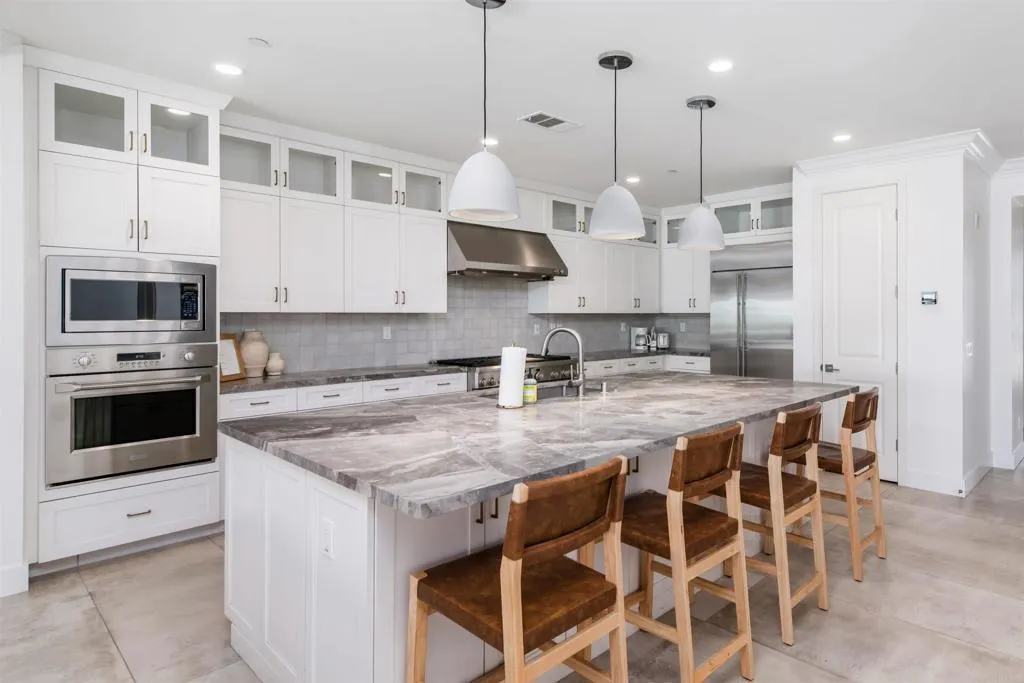 1204 Lanai Court