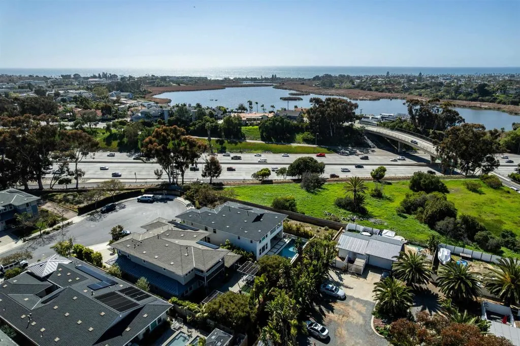 1204 Lanai Court