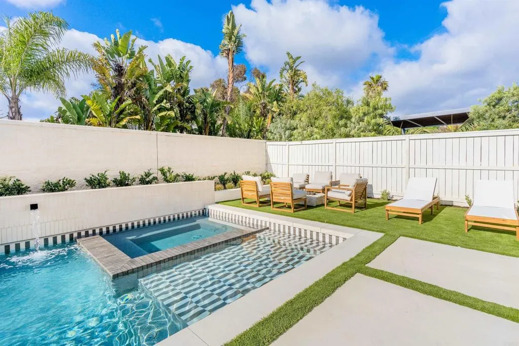 1204 Lanai Court