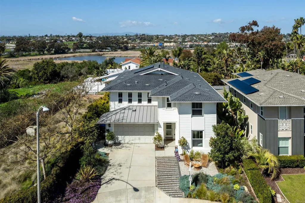 1204 Lanai Court