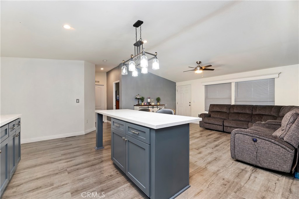 2505 Foothill Boulevard 76