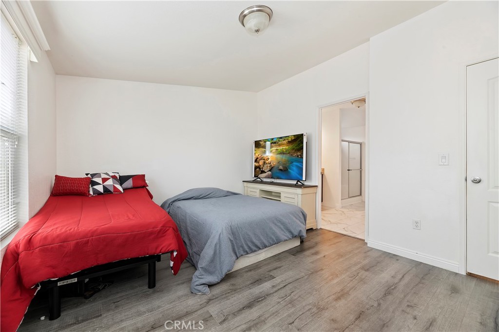 2505 Foothill Boulevard 76