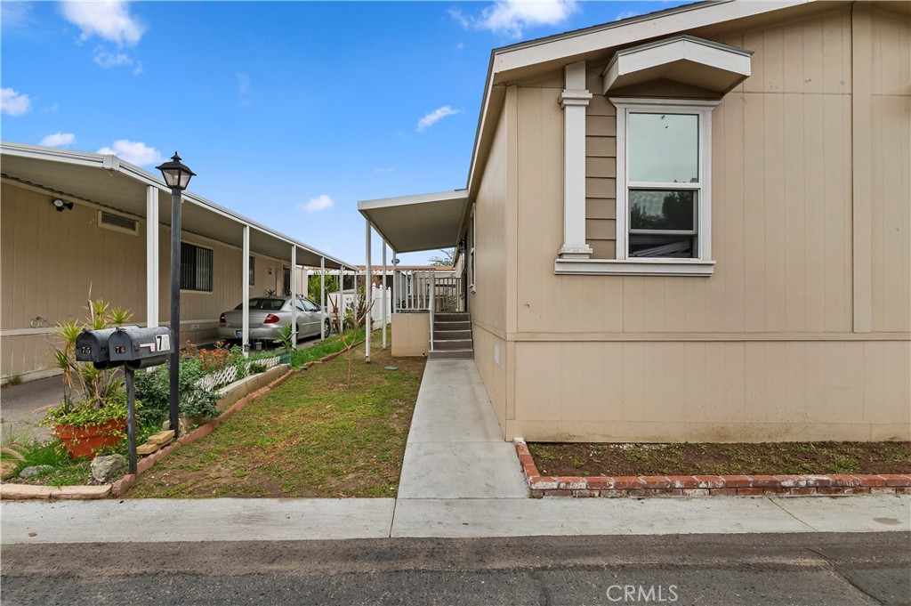 2505 Foothill Boulevard 76