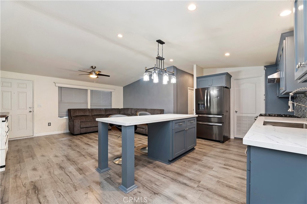 2505 Foothill Boulevard 76