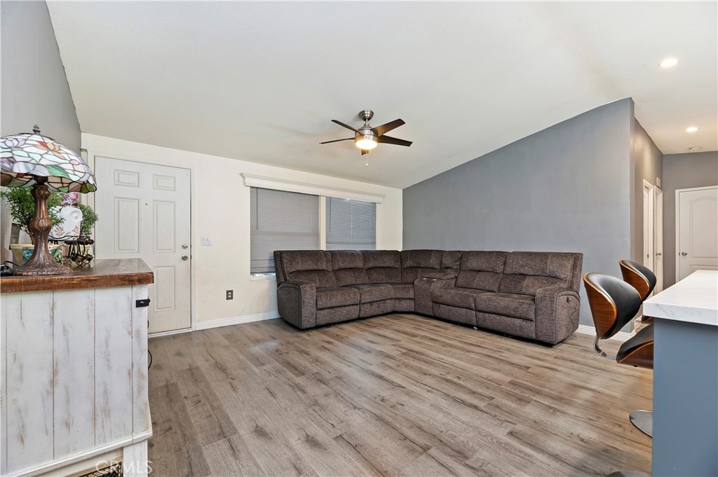 2505 Foothill Boulevard 76